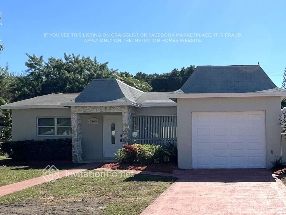 5365 SW 10th Ct in Margate, FL - Building Photo