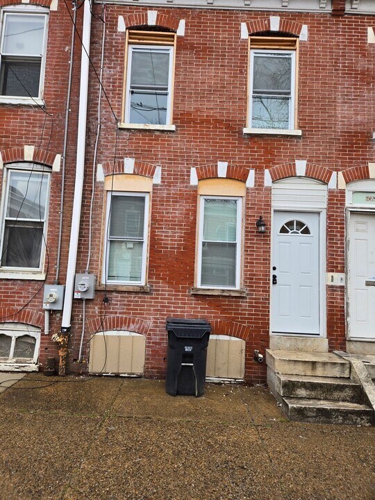 921 N Pine St in Wilmington, DE - Building Photo
