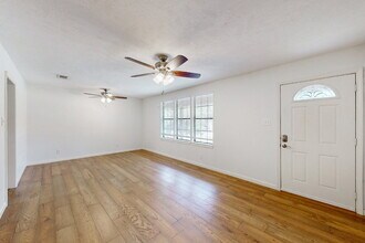 2304 Staunton Dr in Bryan, TX - Building Photo - Building Photo