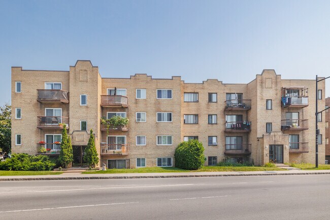 12459 Lachapelle Rue in Montréal, QC - Building Photo - Building Photo