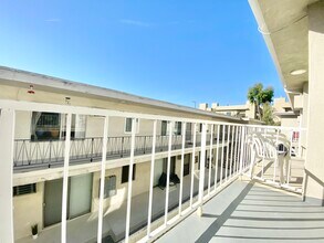 743 N Sweetzer Ave in Los Angeles, CA - Building Photo - Building Photo