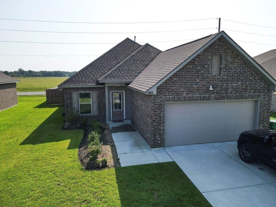 1852 Downing Rd in Lake Charles, LA - Building Photo