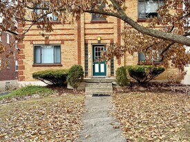 524 Riddle Crest Ln in Cincinnati, OH - Building Photo
