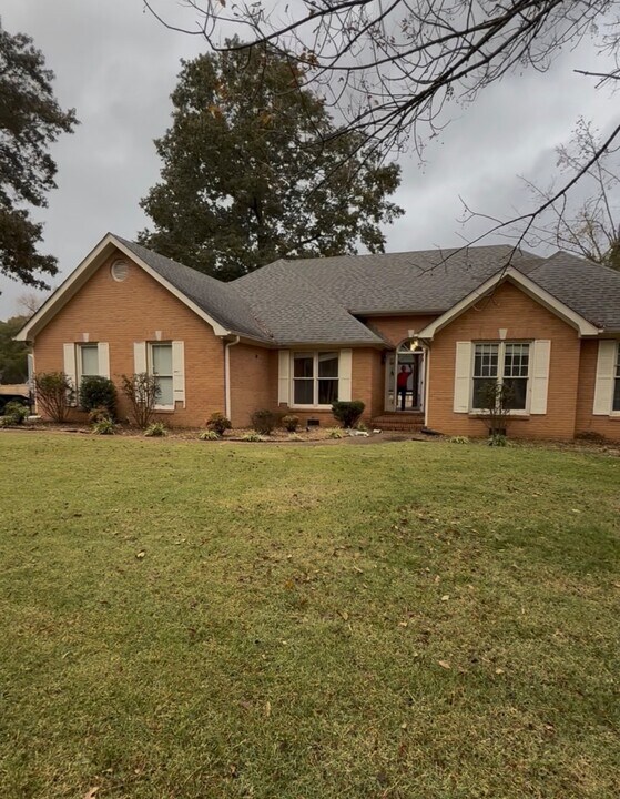 212 Brooks Dr in Sheffield, AL - Building Photo