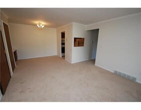 3005 Fernwood Ave, Unit 202 in Ann Arbor, MI - Building Photo - Building Photo