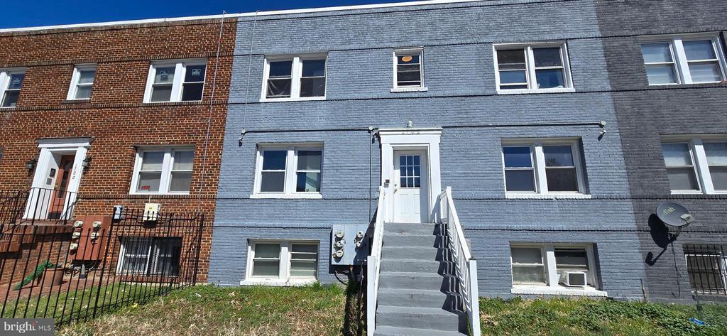1702 Gales St NE in Washington, DC - Foto de edificio