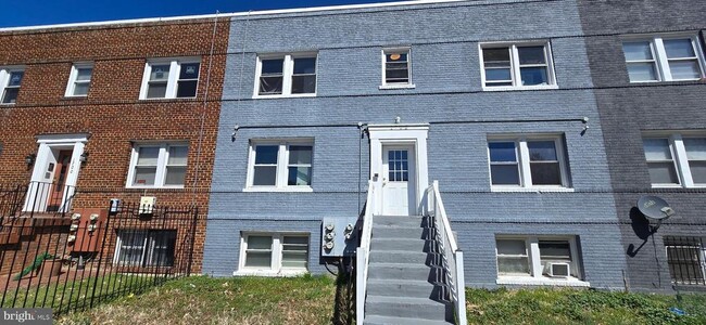 property at 1702 Gales St NE