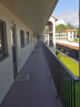 2440 Winding Creek Blvd, Unit 301 in Clearwater, FL - Building Photo - Building Photo