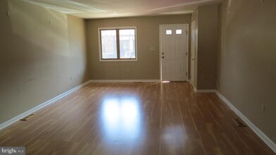 4 Boleyn Ct in Ewing Township, NJ - Building Photo - Building Photo