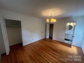 6611 Lancer Dr in Charlotte, NC - Foto de edificio - Building Photo