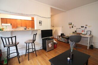 2003 Commonwealth Ave in Boston, MA - Foto de edificio - Building Photo