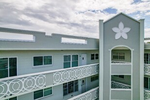 2257 World Pkwy Blvd W in Clearwater, FL - Building Photo