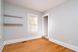 1093 24th Ave SE in Minneapolis, MN - Building Photo - Building Photo