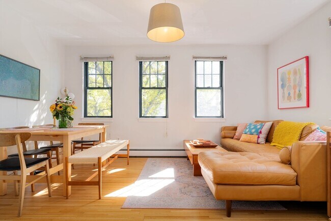 241 River St, Unit 10 in Cambridge, MA - Building Photo - Building Photo
