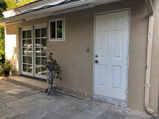 200 S Palm Dr in Beverly Hills, CA - Building Photo - Building Photo