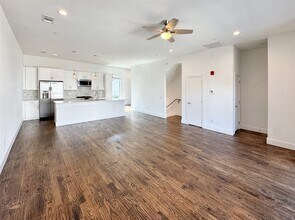 1931 N Prairie Ave, Unit 3 in Dallas, TX - Building Photo - Building Photo