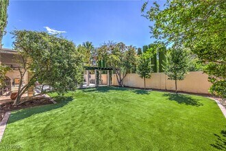 2701 Alta Dr in Las Vegas, NV - Building Photo - Building Photo