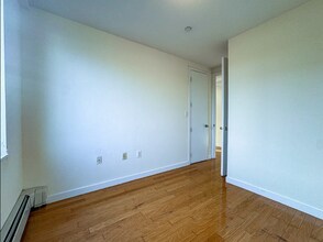 924 Metropolitan Ave in Brooklyn, NY - Building Photo - Building Photo