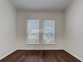 2213 Oak Cir Dr N in Conroe, TX - Foto de edificio - Building Photo