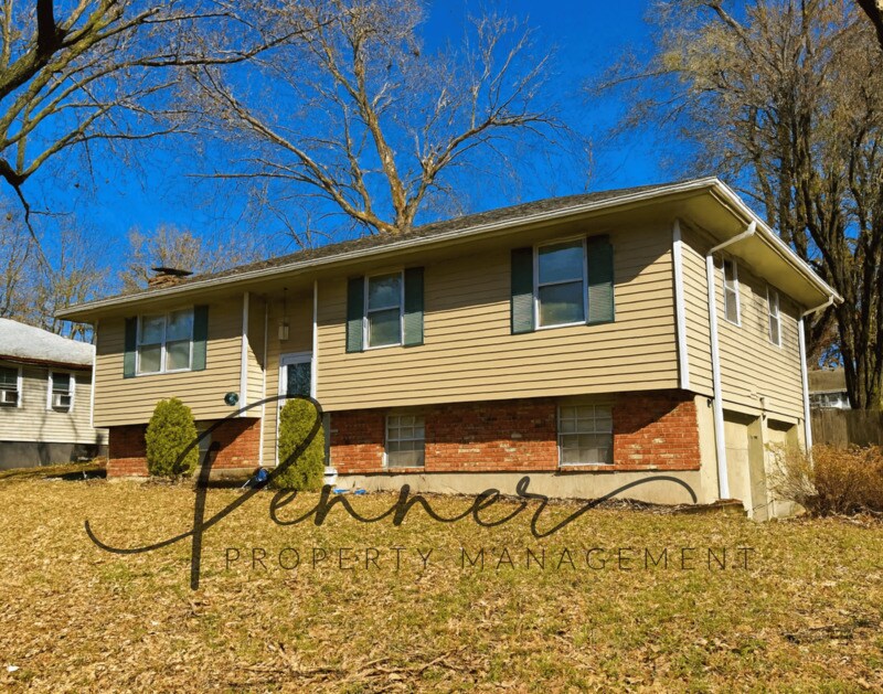 101 SW Chicago St in Blue Springs, MO - Foto de edificio