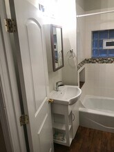 1703 W Irving Park Rd, Unit 1 in Chicago, IL - Building Photo - Building Photo