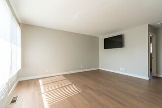 Campbell Apartments in Ypsilanti, MI - Building Photo - Interior Photo