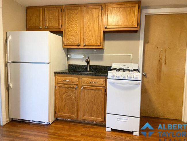 8 Sunset St, Unit 4 in Boston, MA - Foto de edificio - Building Photo