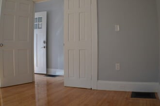 26 Cushing St, Unit A in Waltham, MA - Building Photo - Building Photo