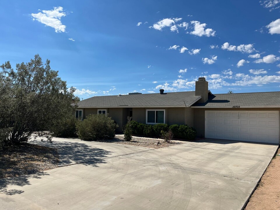 22709 S Rd in Apple Valley, CA - Foto de edificio