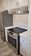 1030 W MacArthur Blvd in Santa Ana, CA - Building Photo - Building Photo