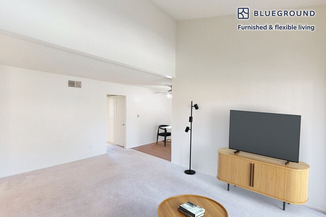 325 S San Dimas Canyon Rd in San Dimas, CA - Building Photo - Building Photo