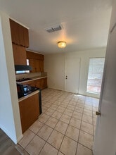 1302 Scenic Dr in Longview, TX - Foto de edificio - Building Photo