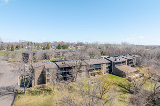 Lochmoor Condos and Lofts in Bloomington, MN - Foto de edificio - Building Photo
