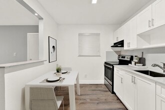 Ashley Place Apartments in North Miami, FL - Foto de edificio - Building Photo