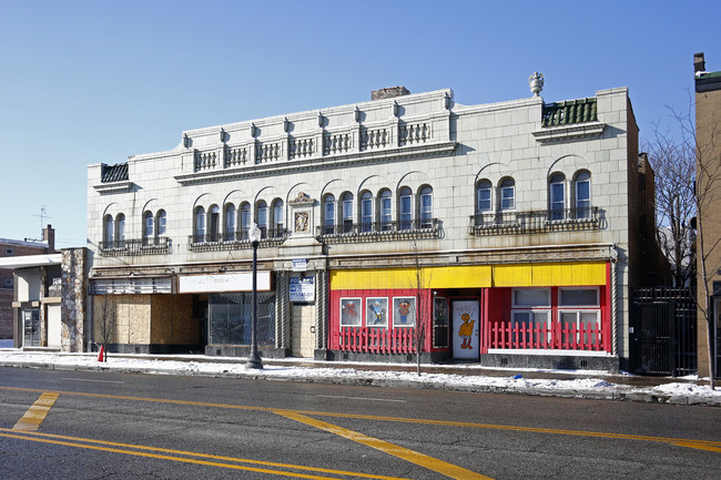 8 units (Residential), 3 units (Stores) in Chicago, IL - Building Photo - Building Photo