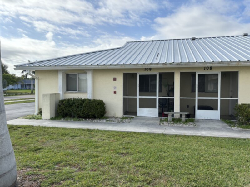 5004 Chiquita Blvd S in Cape Coral, FL - Building Photo