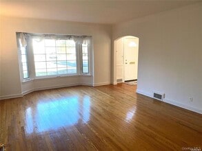 106 Trumbull Rd in Manhasset, NY - Building Photo - Building Photo