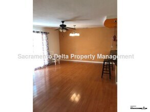 6912 Southwood Way in Sacramento, CA - Building Photo - Building Photo