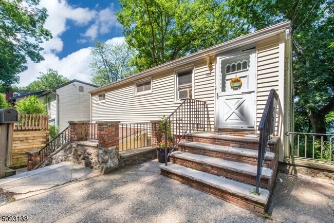 21 E Shore Rd in Denville, NJ - Building Photo - Building Photo