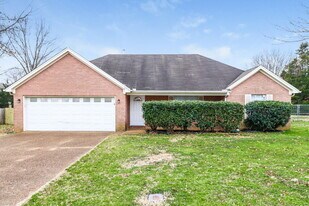 3915 Woodland Dr in Horn Lake, MS - Building Photo