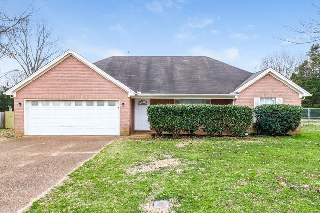 property at 3915 Woodland Dr