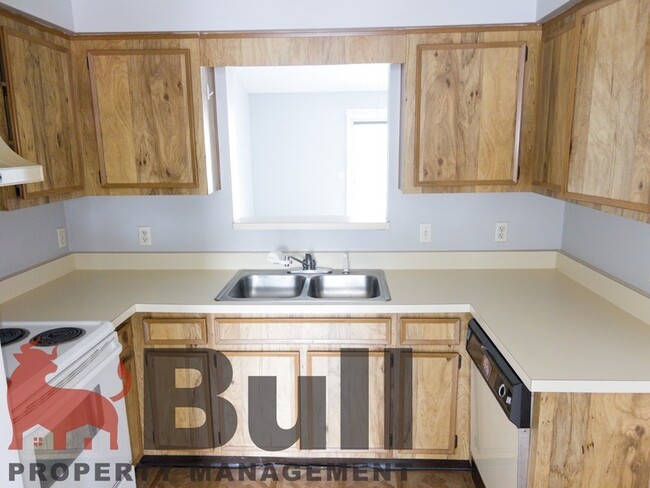 28 Sandalwood Ct in Oviedo, FL - Foto de edificio - Building Photo