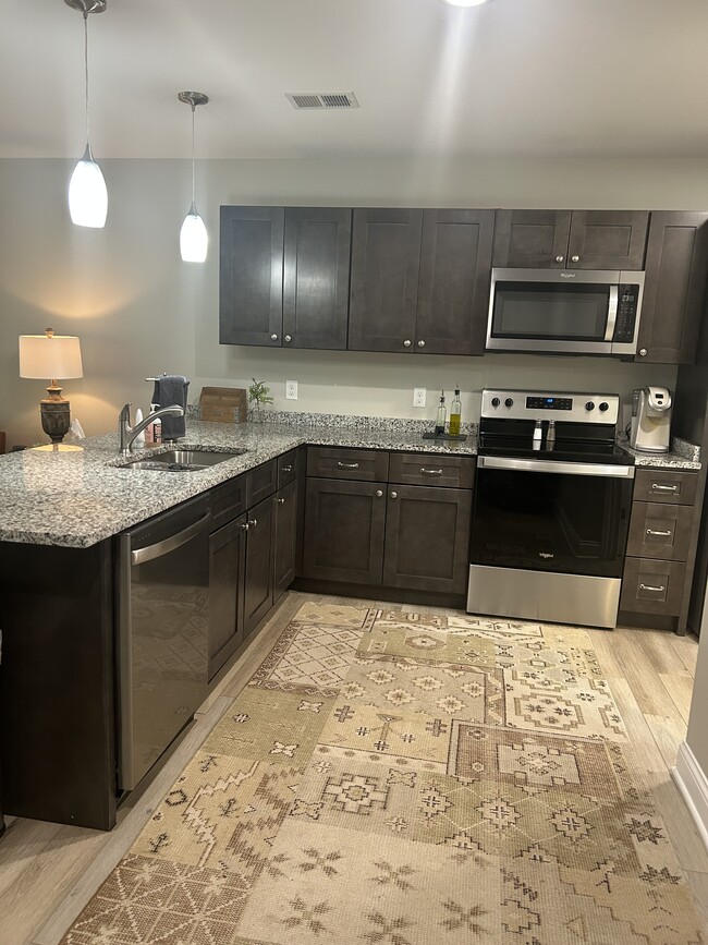 200 Fairway Ln, Unit 200