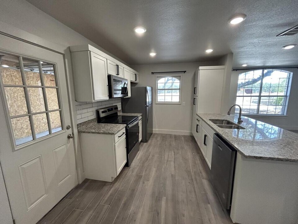1130 W State Highway 29 in Bertram, TX - Building Photo