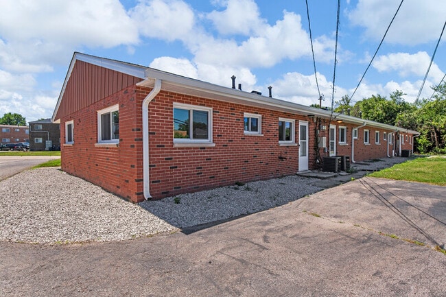 3892 Brittany Cir in Bridgeton, MO - Building Photo - Building Photo