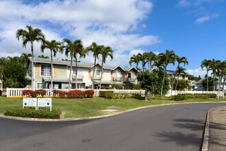 Village on the Green in Waipahu, HI - Foto de edificio - Building Photo