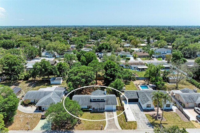 2660 Davis Blvd in Sarasota, FL - Building Photo - Building Photo