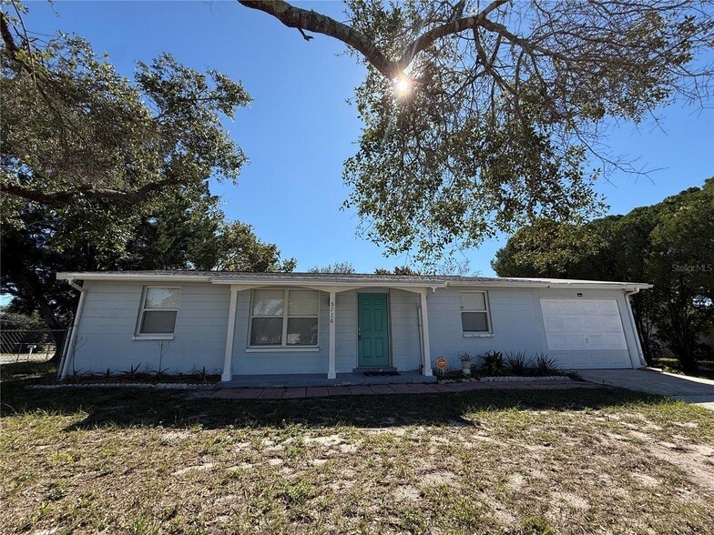 5116 Kirkland Ave in Spring Hill, FL - Building Photo