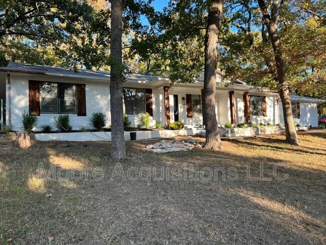 property at 3601 Oakwood Dr