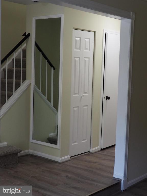 5711 Crownleigh Ct in Burke, VA - Building Photo - Building Photo